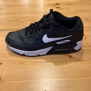 Youth Nike Air Max 90, size 6Y US